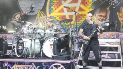 ANTHRAX Plays Snippet Of PANTERA's 'Domination' As Tribute To DIMEBAG (Video)