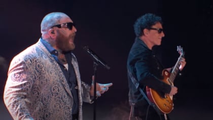 Watch: JOURNEY's NEAL SCHON Performs 'Don't Stop Believin'' On 'America's Got Talent'