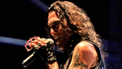 RATT Singer STEPHEN PEARCY Signs With GOLDEN ROBOT RECORDS