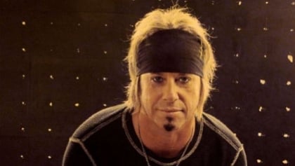 BOBBY BLOTZER Says Classic RATT Lineup 'Owes It' To The Fans To Reunite Once Again