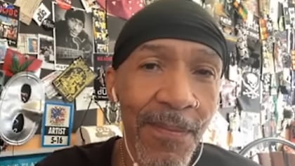 DOUG PINNICK Says KING'S X Has 'Never Been Profitable': 'We All Have To Do Outside Things To Make Ends Meet'