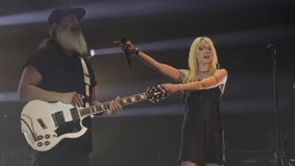 Watch: SOUNDGARDEN's KIM THAYIL Joins THE PRETTY RECKLESS On Stage In Seattle