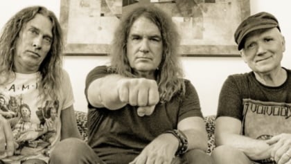 Watch: Ex-MEGADETH Members DAVID ELLEFSON, JEFF YOUNG And CHRIS POLAND Discuss Upcoming 'Kings Of Thrash' Tour