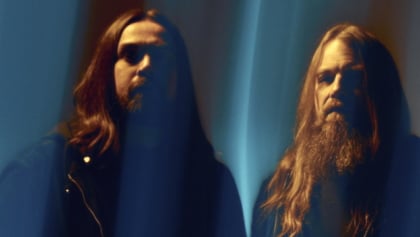 LAMB OF GOD's MARK MORTON Says Drummer ART CRUZ 'Stretched Out Quite A Bit' On 'Omens' Album