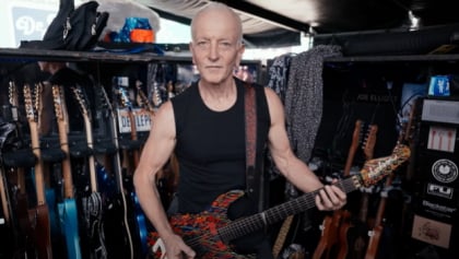 Watch: DEF LEPPARD's PHIL COLLEN Shares Story Behind Iconic Riff From 'Pour Some Sugar On Me'