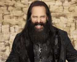 DREAM THEATER's JOHN PETRUCCI Weighs In On Use Of Backing Tracks At Live Concerts