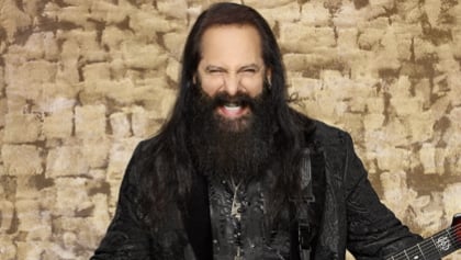 DREAM THEATER's JOHN PETRUCCI Weighs In On Use Of Backing Tracks At Live Concerts