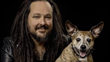 KORN's JONATHAN DAVIS Says He Is 'Deathly Allergic To Dogs'