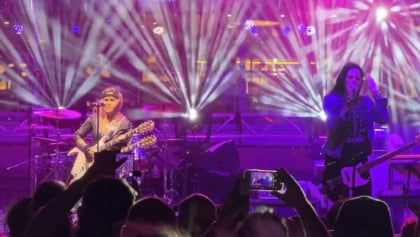 Watch: LITA FORD And TODD KERNS Perform 'Close My Eyes Forever' On This Year's 'Kiss Kruise'