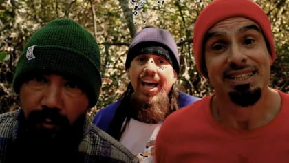 KORN Bassist FIELDY's STILLWELL Project Pays Homage To BEASTIE BOYS With 'Rock The House' Music Video