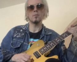 Watch JOHN 5 Play Along To MÖTLEY CRÜE's 'Too Fast For Love' For Album's 41st Anniversary