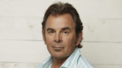 JOURNEY's JONATHAN CAIN Releases 'Christmas Is Love' EP