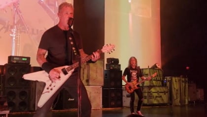 Watch: METALLICA Plays Special Concert Consisting Of Songs From First Two Albums To Honor JONNY And MARSHA ZAZULA