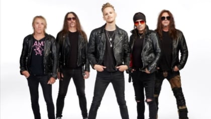 SKID ROW's SCOTTI HILL Praises Vocalist ERIK GRÖNWALL: 'He's An Incredible Talent. His Singing Is Amazing.'