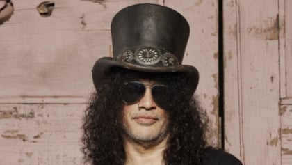 How Many Guitars Does SLASH Take On The Road With Him? He Responds