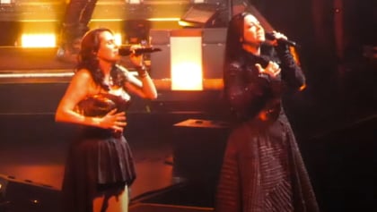 Watch: EVANESCENCE's AMY LEE Joins WITHIN TEMPTATION On Stage in Amsterdam To Perform 'The Reckoning'