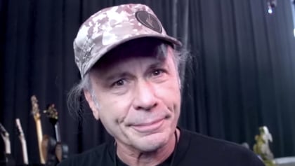 IRON MAIDEN's BRUCE DICKINSON Shares Second Behind-The-Scenes Video From 'Legacy Of The Beast' Tour