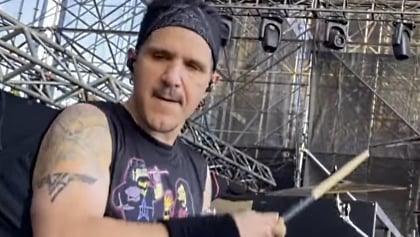 CHARLIE BENANTE Shares Drum-Cam Video Of PANTERA's 'Walk' Performance From KNOTFEST CHILE