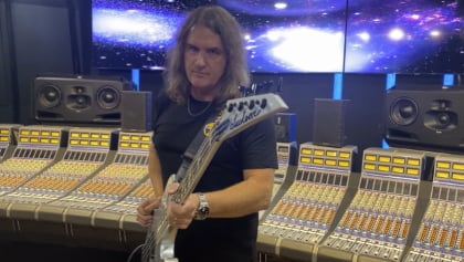DAVID ELLEFSON Showcases His 'Palm Muting Right-Hand Technique' In 'Behind The Riff' Video For 'Hook In Mouth'