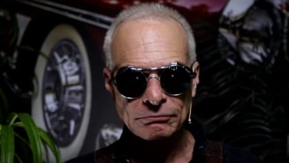 DAVID LEE ROTH Shares Newly Recorded Version Of VAN HALEN's 'Everybody Wants Some!!'