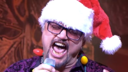 Watch GEOFF TATE Sing QUEENSRŸCHE's 'Queen Of The Reich' In Saint Charles, Illinois During Fall 2022 Tour