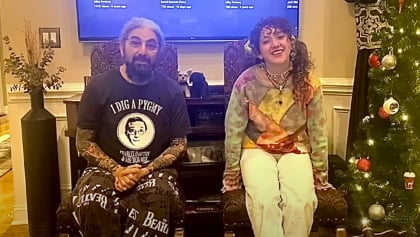 MIKE PORTNOY And 25-Year-Old Daughter Hold Fourth Annual 'Beatles: Name That Tune' Challenge (Video)