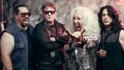 TWISTED SISTER To Be Inducted Into 'Metal Hall Of Fame' By STEVE VAI And MIKE PORTNOY