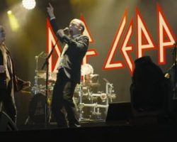 Watch Behind-The-Scenes Footage From DEF LEPPARD's Appearance In New NETFLIX Movie 'Bank Of Dave'