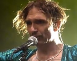 THE DARKNESS Singer 'F**ked Up' A Hamstring Doing A 'DAVID LEE ROTH-Style' Jump