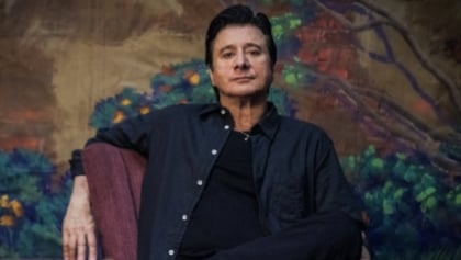 Ex-JOURNEY Vocalist STEVE PERRY Pays Tribute To JEFF BECK: 'My Dream Was That Someday I'd Get To Sing With Him'