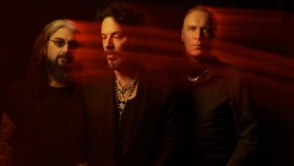 THE WINERY DOGS Share Music Video For New Single 'Mad World'