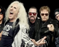 JAY JAY FRENCH Says TWISTED SISTER Will Perform Three Songs At 'Metal Hall Of Fame'