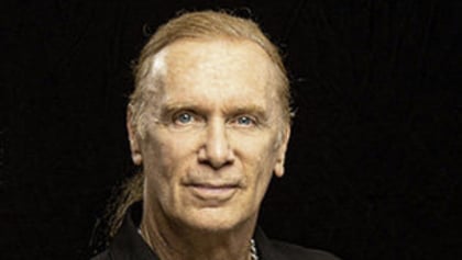 BILLY SHEEHAN Says MR. BIG Fans Will Be 'Very Pleased' When They Learn New Drummer's Identity