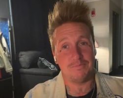 PAPA ROACH's JACOBY SHADDIX On Getting Into Yoga: 'I'm Terrible At It'