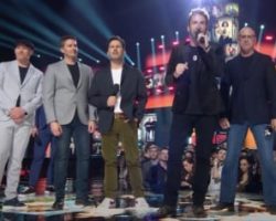 Watch NICKELBACK Get Inducted Into CANADIAN MUSIC HALL OF FAME