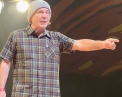 Watch More Video Of BRUCE DICKINSON's 'From Rock Star To Businessman' Spoken-Word Performance In São Paulo