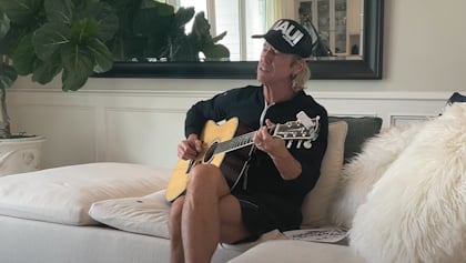 DUFF MCKAGAN Shares Performance Video Of New Solo Song 'Pass You By'
