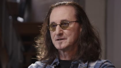 RUSH's GEDDY LEE Pays Tribute To GORDON LIGHTFOOT: 'The Greatest Canadian'