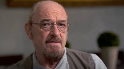 JETHRO TULL's IAN ANDERSON Explains Why He Doesn't Display His 'Metal' GRAMMY AWARD At His House