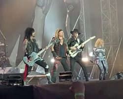 Watch: MÖTLEY CRÜE Performs In Mönchengladbach, Germany During 2023 'The World Tour'