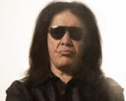 KISS's GENE SIMMONS Partners With GIBSON For Second Signature Bass