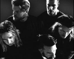 UNDEROATH Announces 'They're Only Chasing Safety' 20th-Anniversary Tour